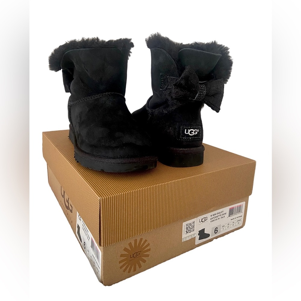 Black Short Ugg Boots